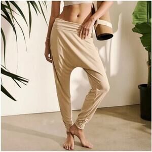 NWOT Free People Movement Echo Harem Yoga Athletic Pants in Clay | Size Small